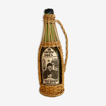 Glass bottle and its wicker surround