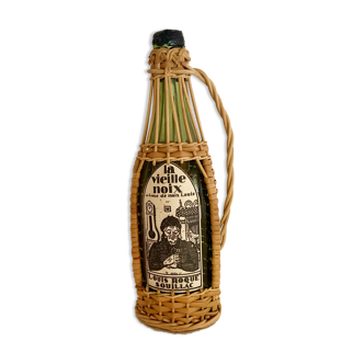 Glass bottle and its wicker surround