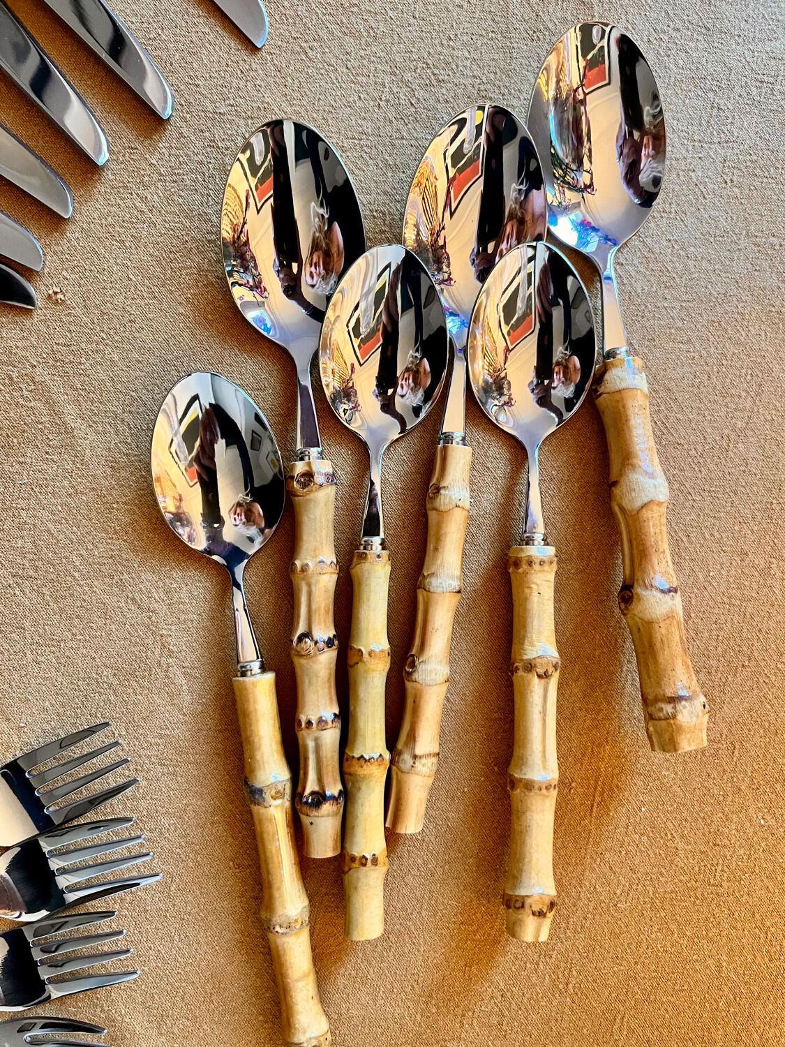 Vintage cutlery set in stainless steel and bamboo