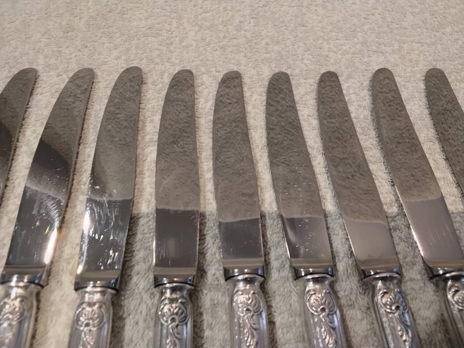 12 silver-plated dessert knives by silversmith Florian Frionnet, 21.2cm