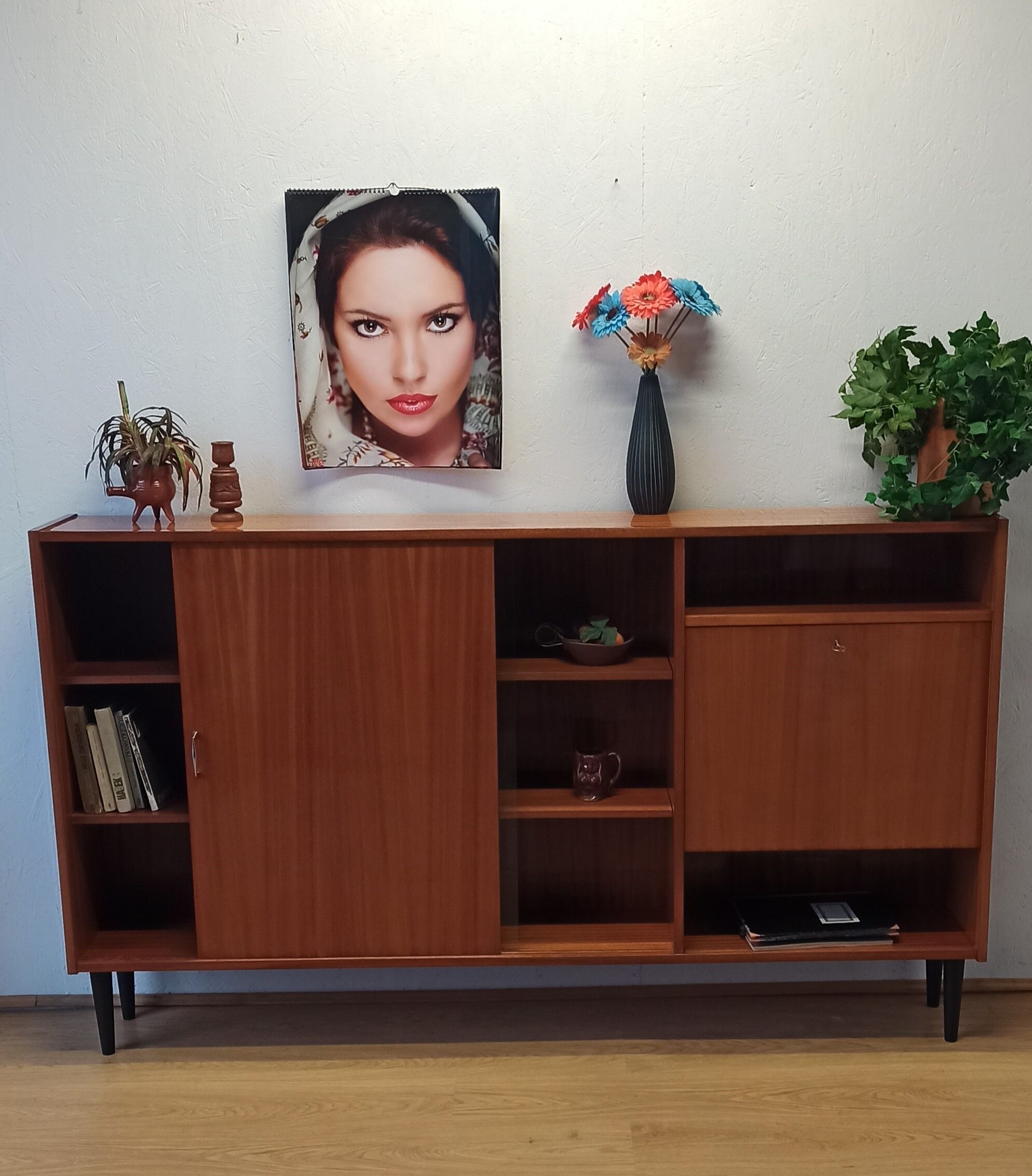Buffet moderniste, des années 1970