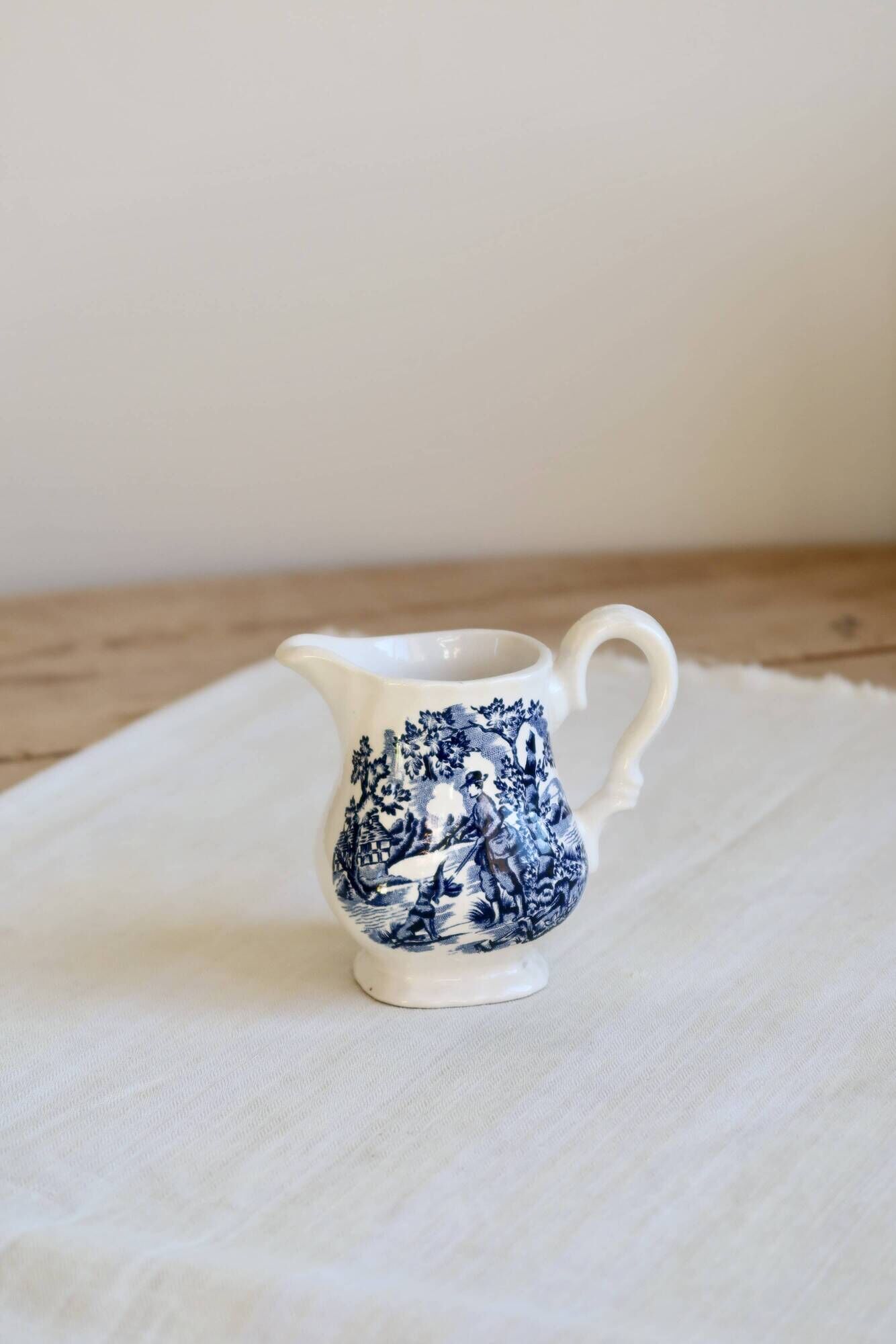 Vintage Myott milk jug "The Hunter" - English blue and white porcelain