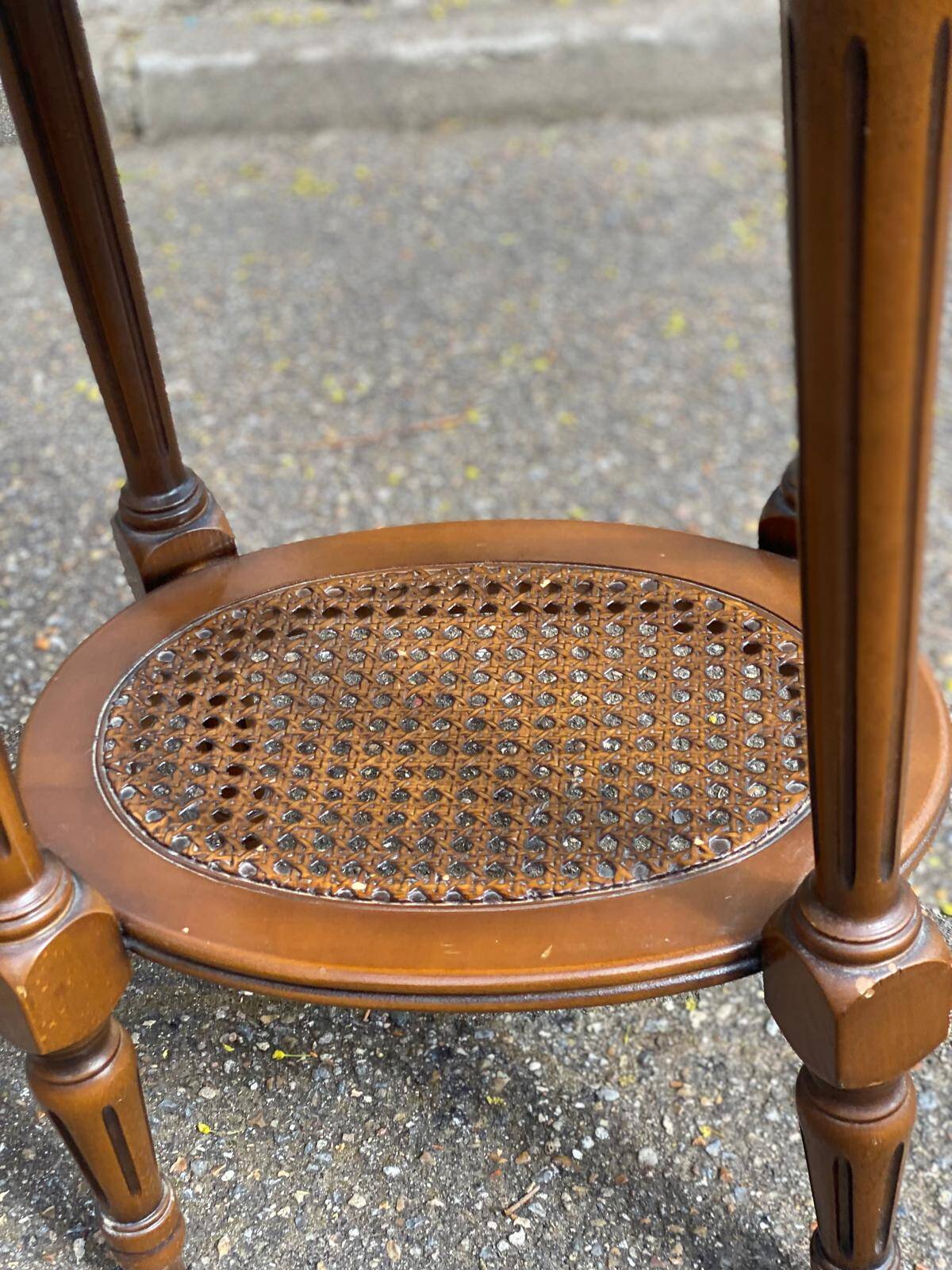 Oval Louis XVI gueridon carved in solid cherry wood with pink marble.