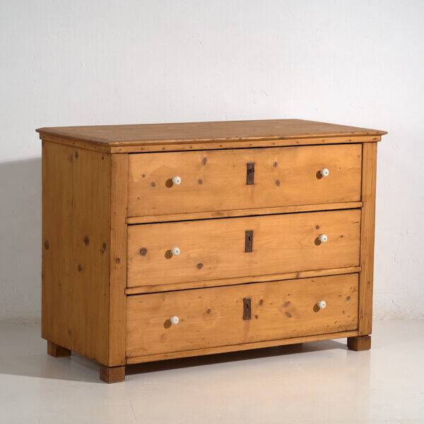 Antique three-drawer chest (circa 1920)