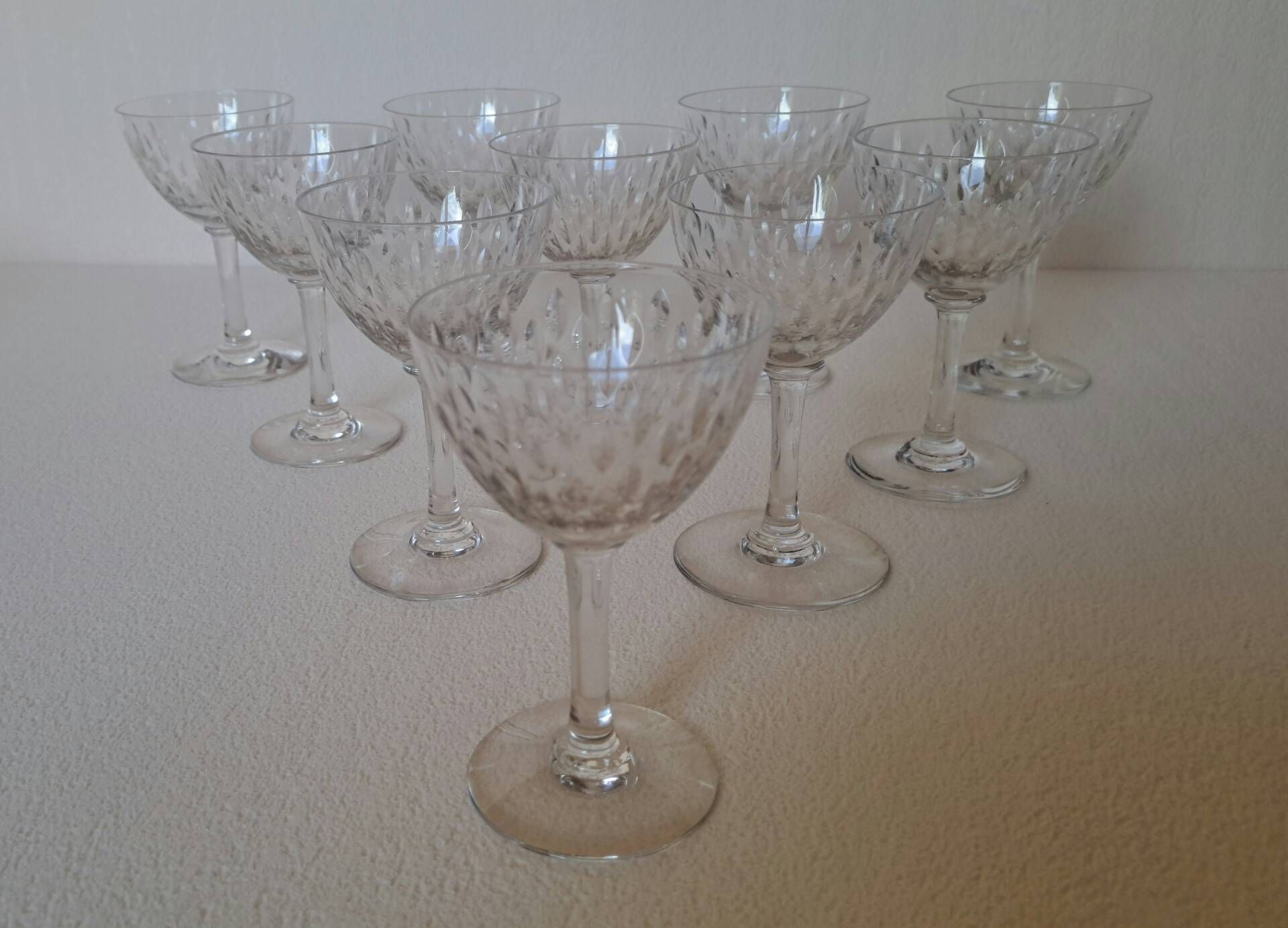 10 crystal Porto glasses from Baccarat, model Magenta Grain De Riz.