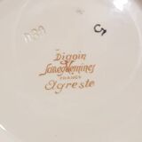 Earthenware tableware service.