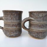 Duo vintage sandstone mugs