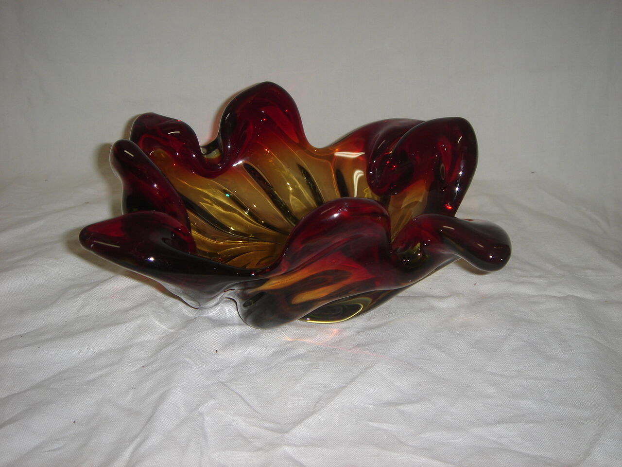 1960 gold and Red Murano glass cup