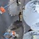 Paire d’appliques en verre gravé support en laiton