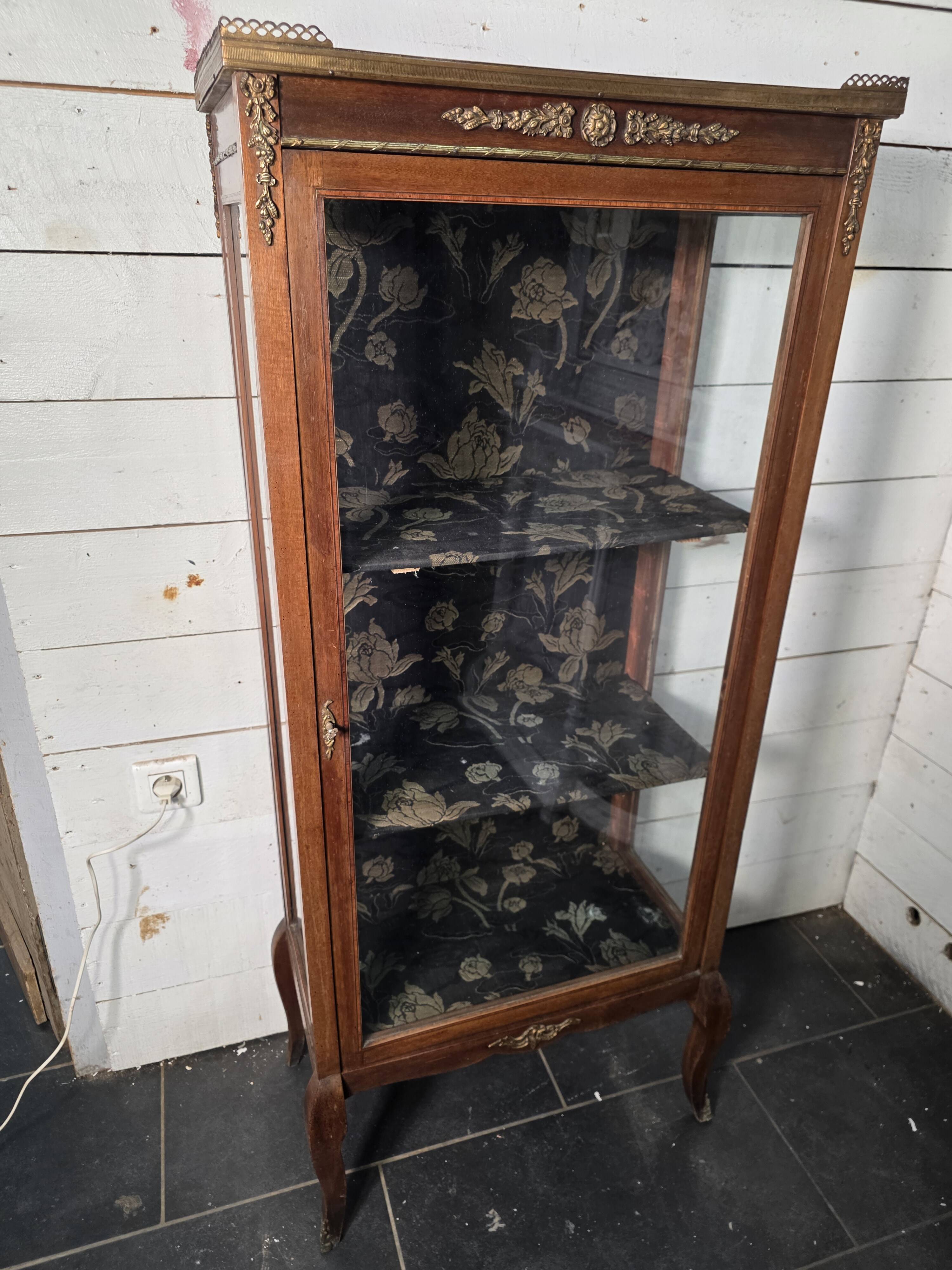 Vitrine ancienne style transition Louis XV-Louis XVI en Acajou