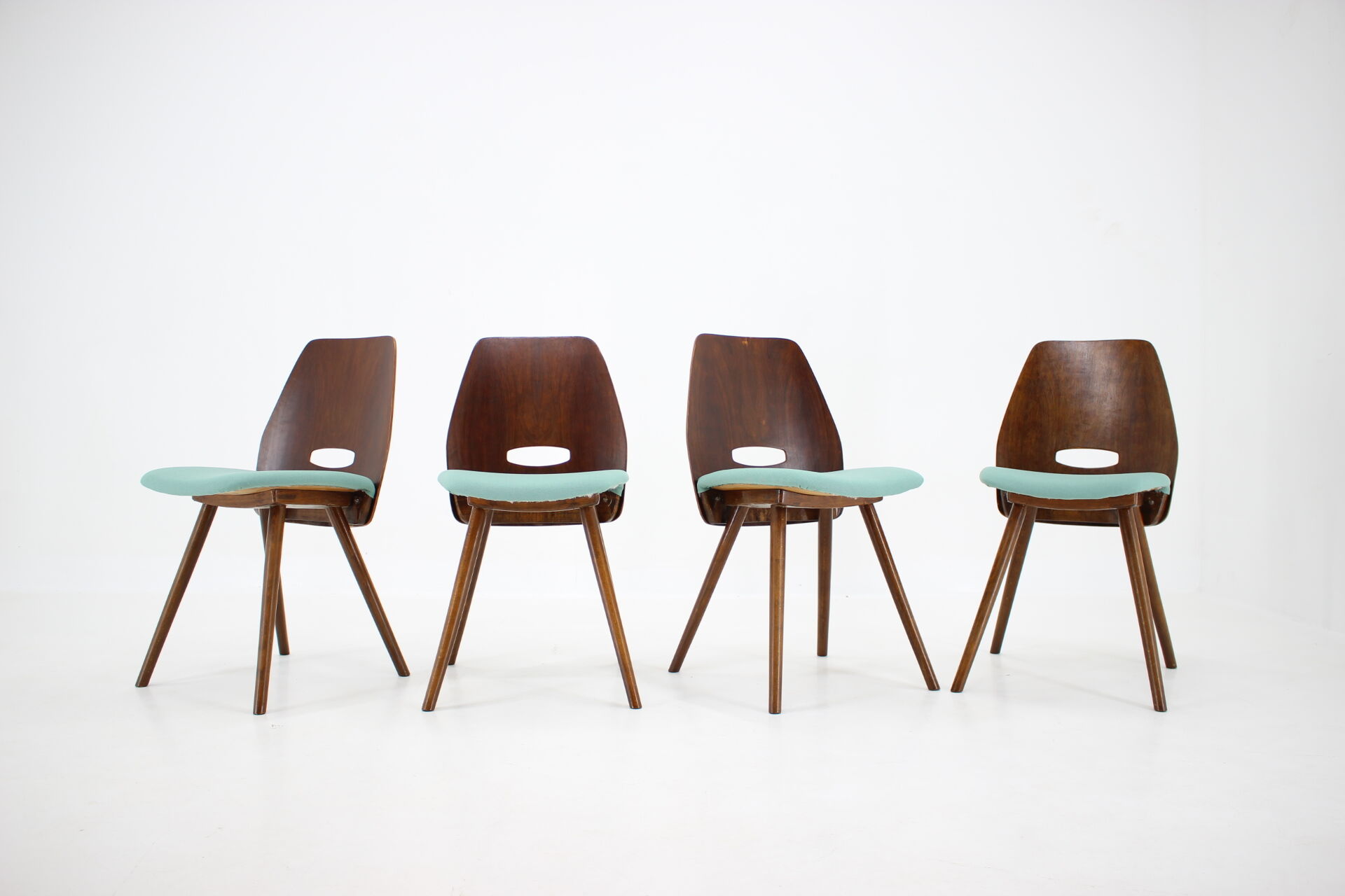 Ensemble des années 1960 de quatre chaises de salle à manger Frantisek Jirak, Tchécoslovaquie