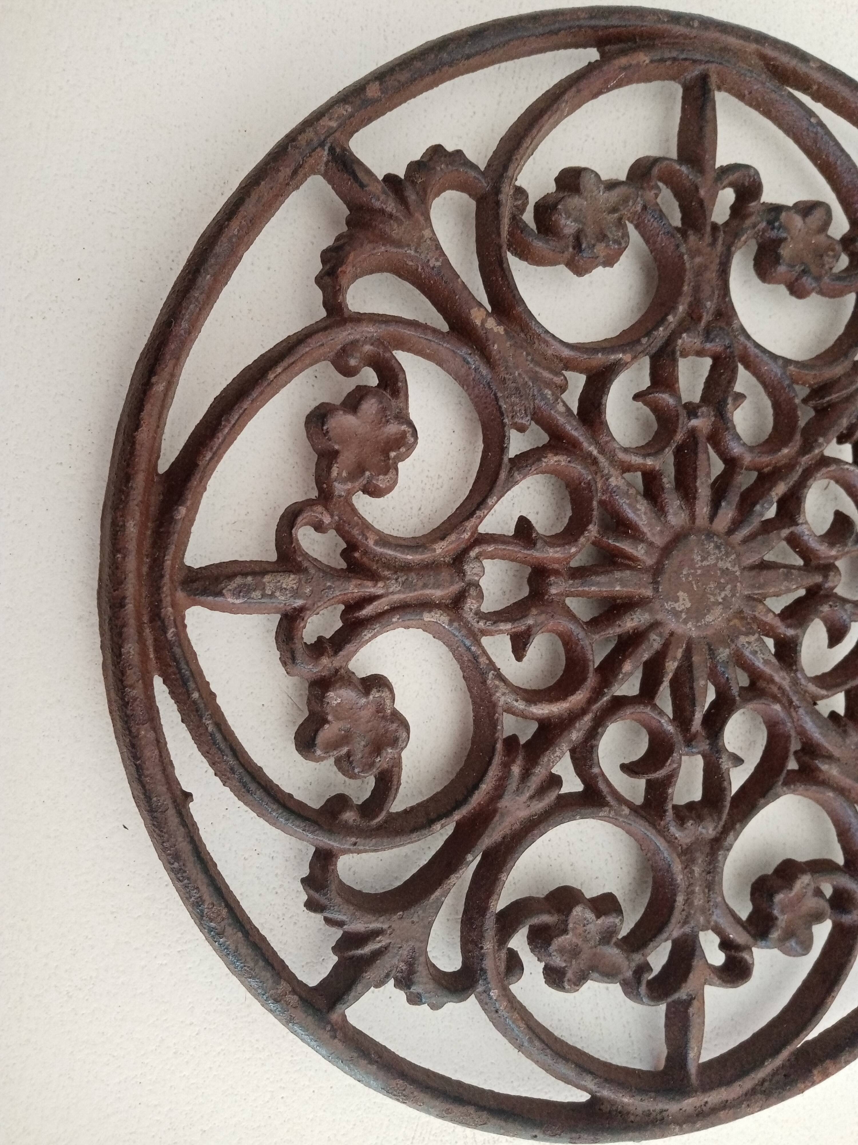Trivet in cast iron