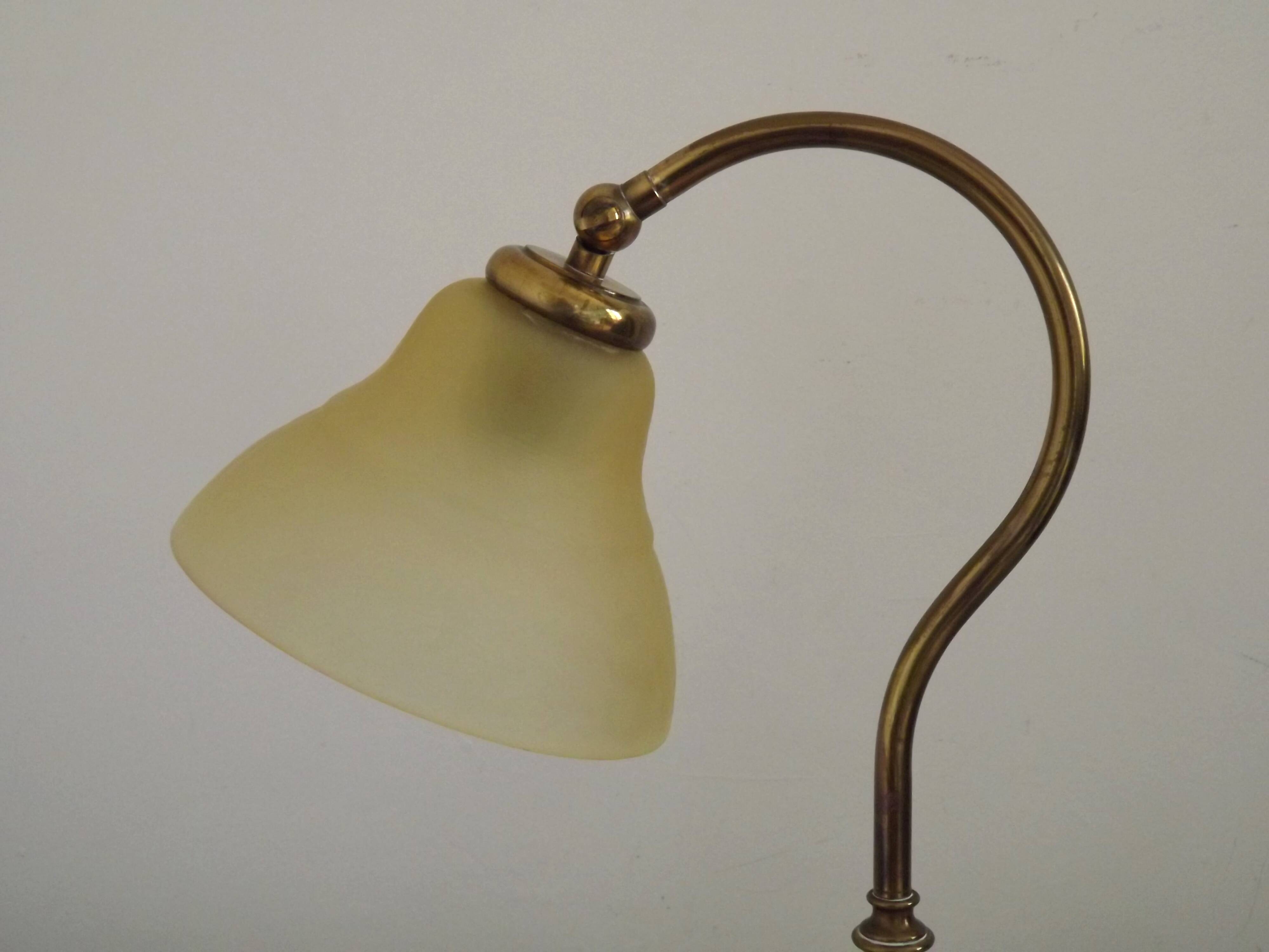 French Vintage Brass Goose Neck Table Lamp Patterned Glass Shade 5353
