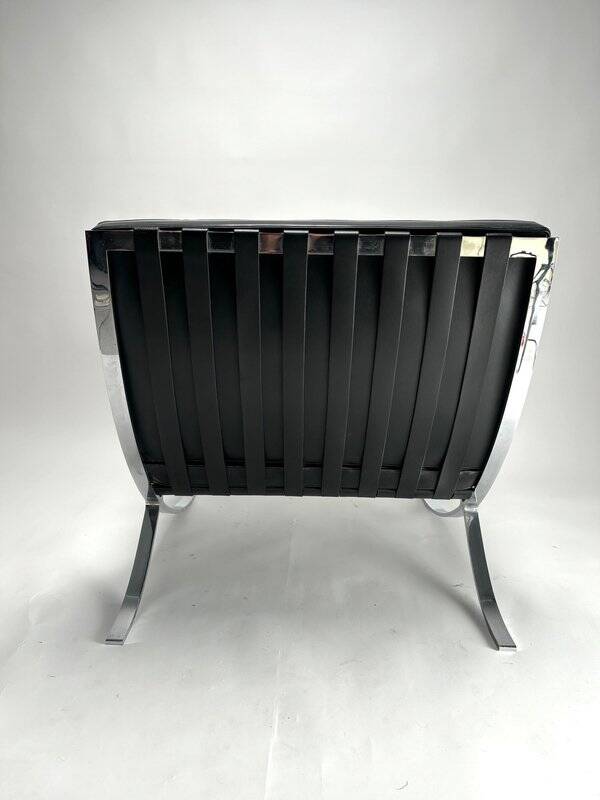 Paire de chauffeuses Barcelona attribuées à Mies Van Der Rohe pour Knoll International, années 1980