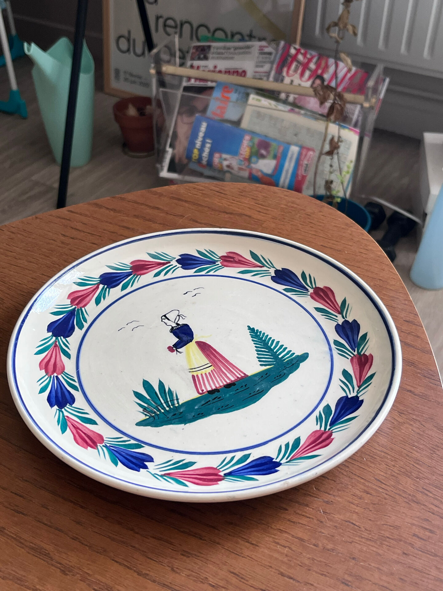 Assiette plate Henriot Quimper motif bretonne
