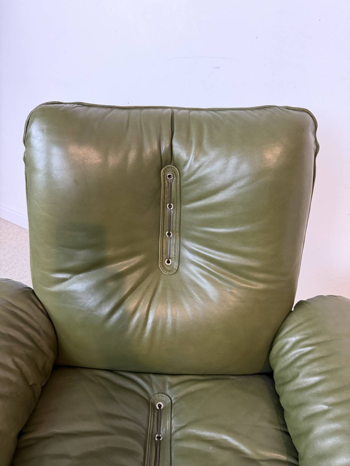 Italian executive armchair attributed to Guido Faleschini for i4 Mari.