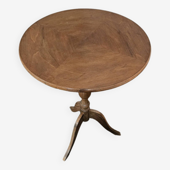 Tripod pedestal table