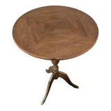 Tripod pedestal table