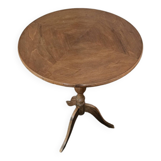 Tripod pedestal table