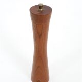 Danish teak pepper mill / crusher / 1960s / Mid-Century Modern Design