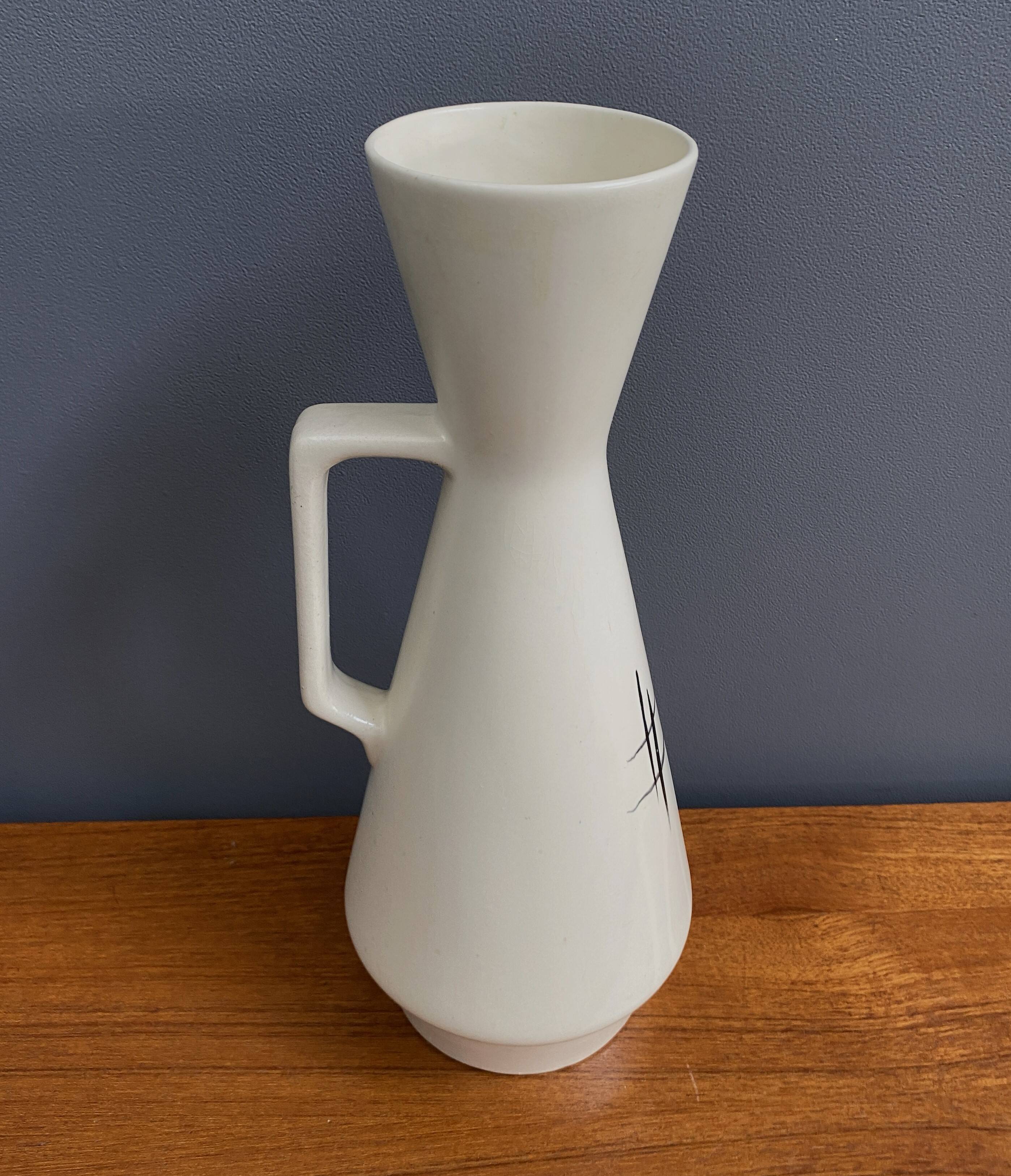 1960s West Germany vase by Bay model 272-35 WGP