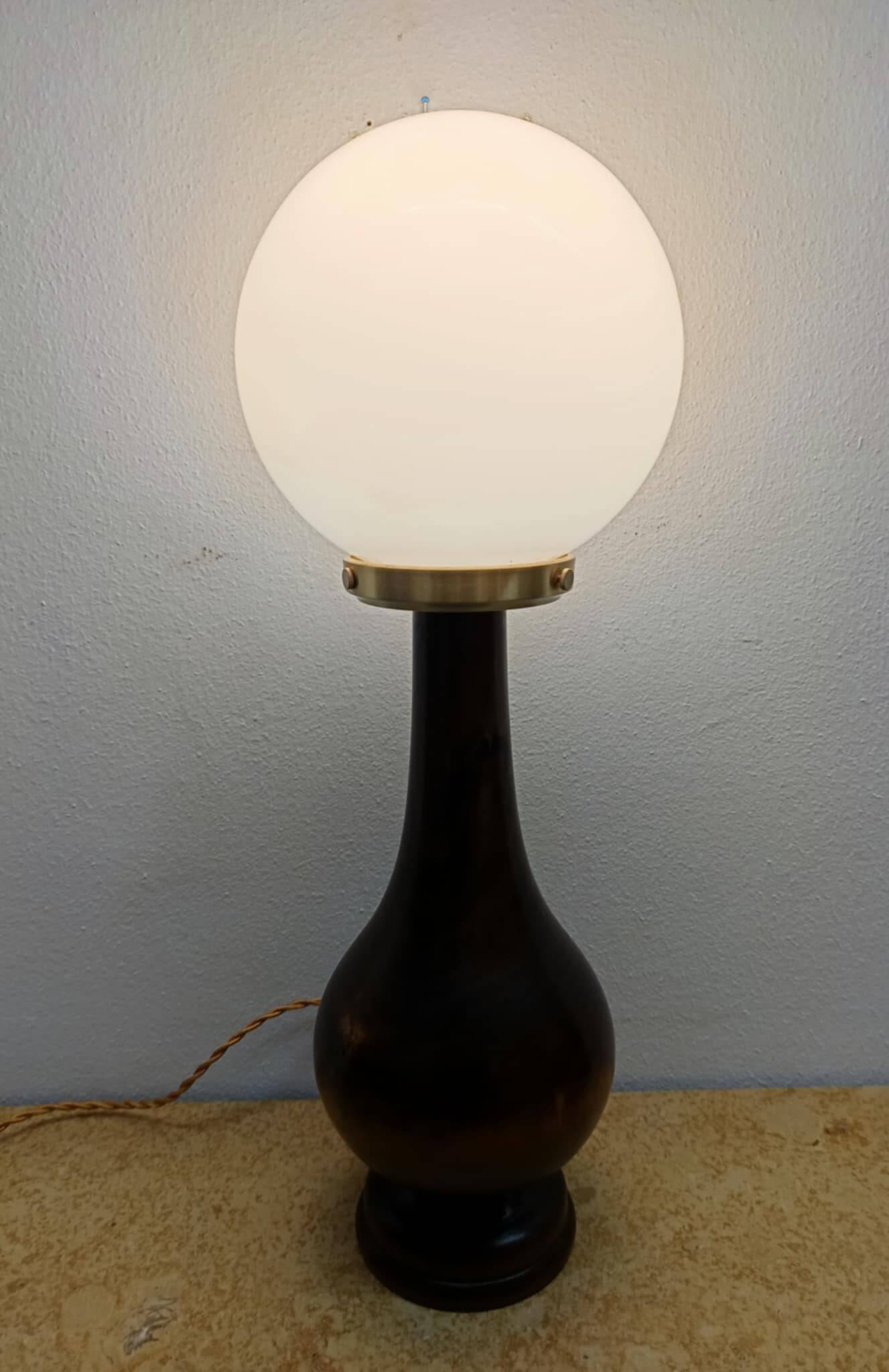 Art Deco lamp in wood and opaline glass