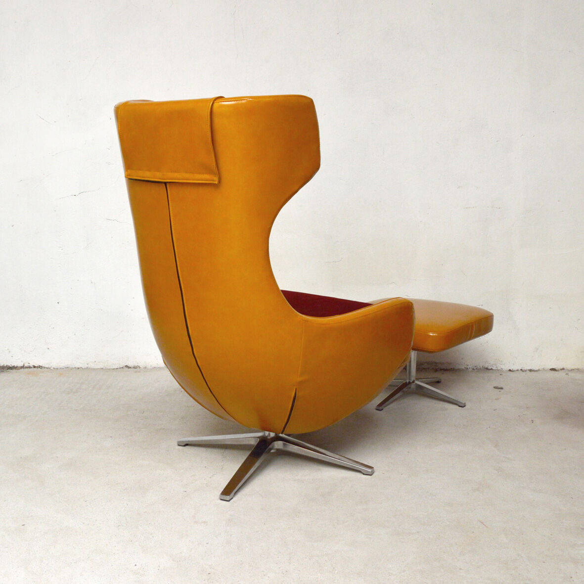 Swivel and ottoman hull chair