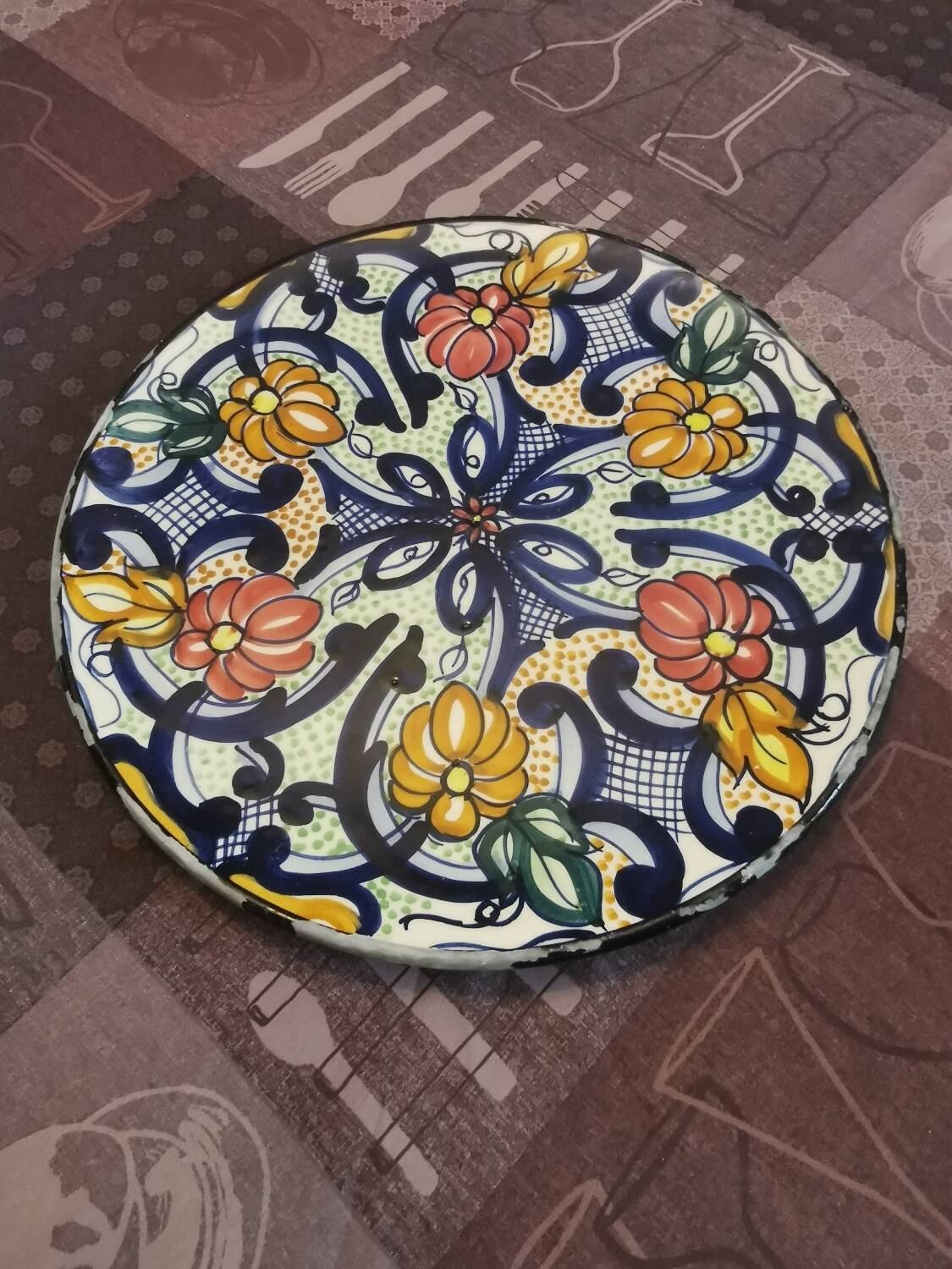 Decorative ceramic plate