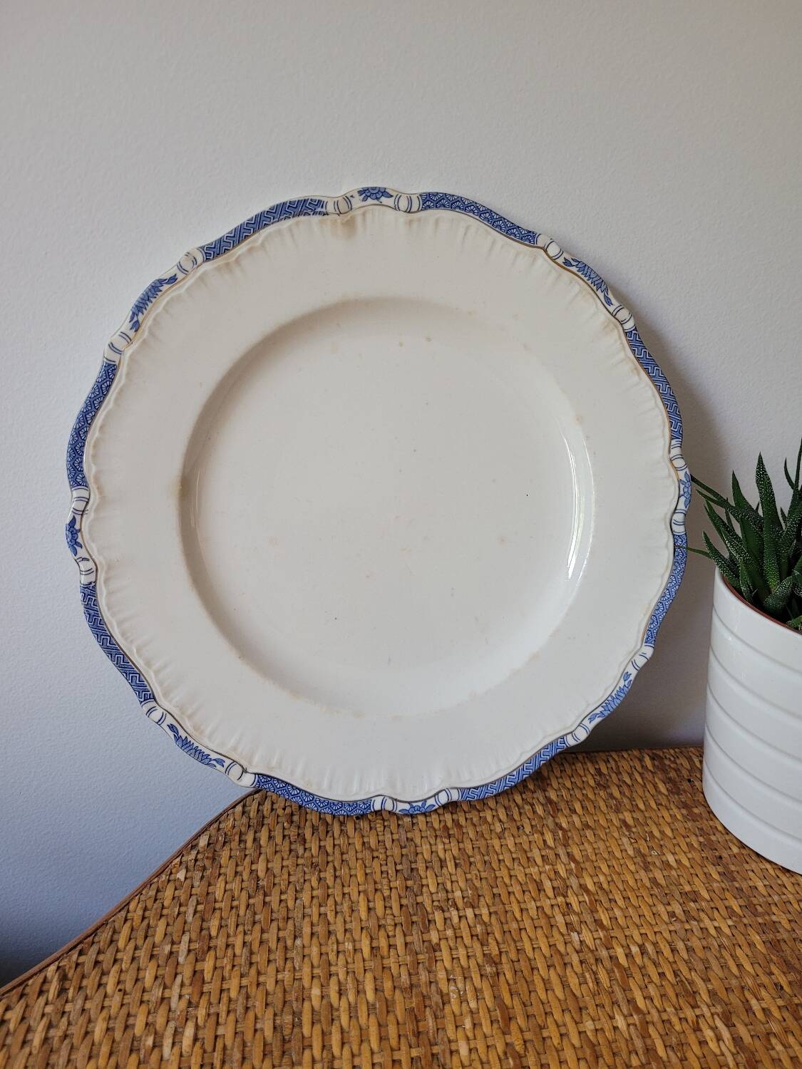 Large flat presentation plate Sarreguemines