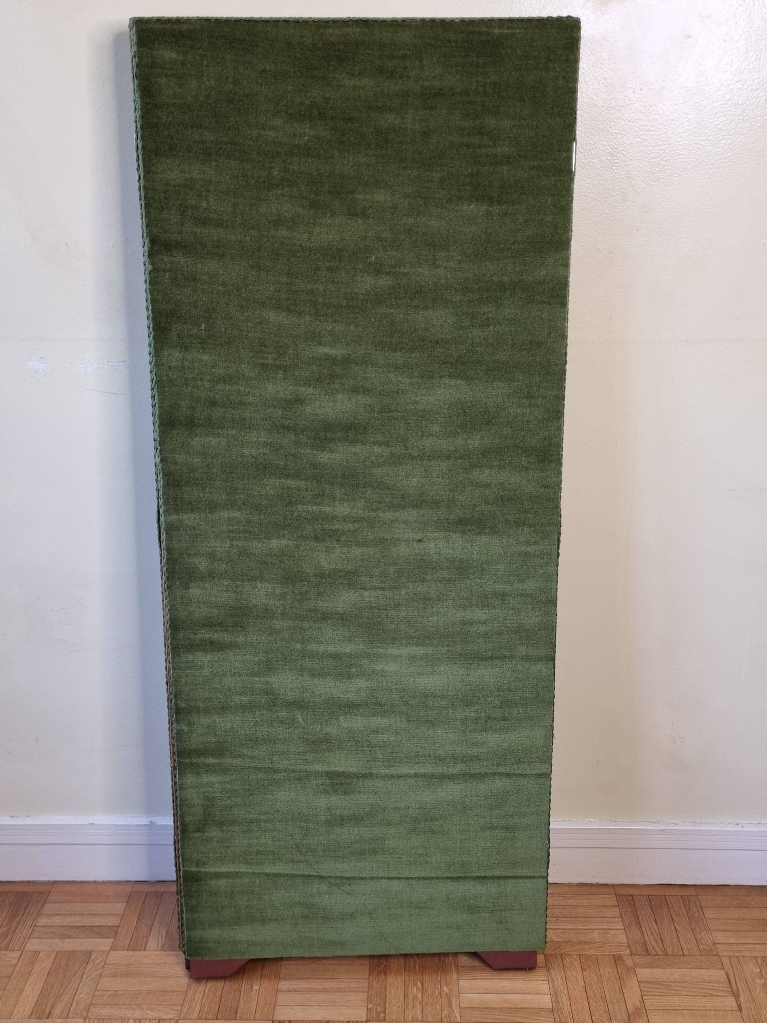 Screen decorated with wool threads, “Huichol” art, Sofia Ribeira, 124 cm