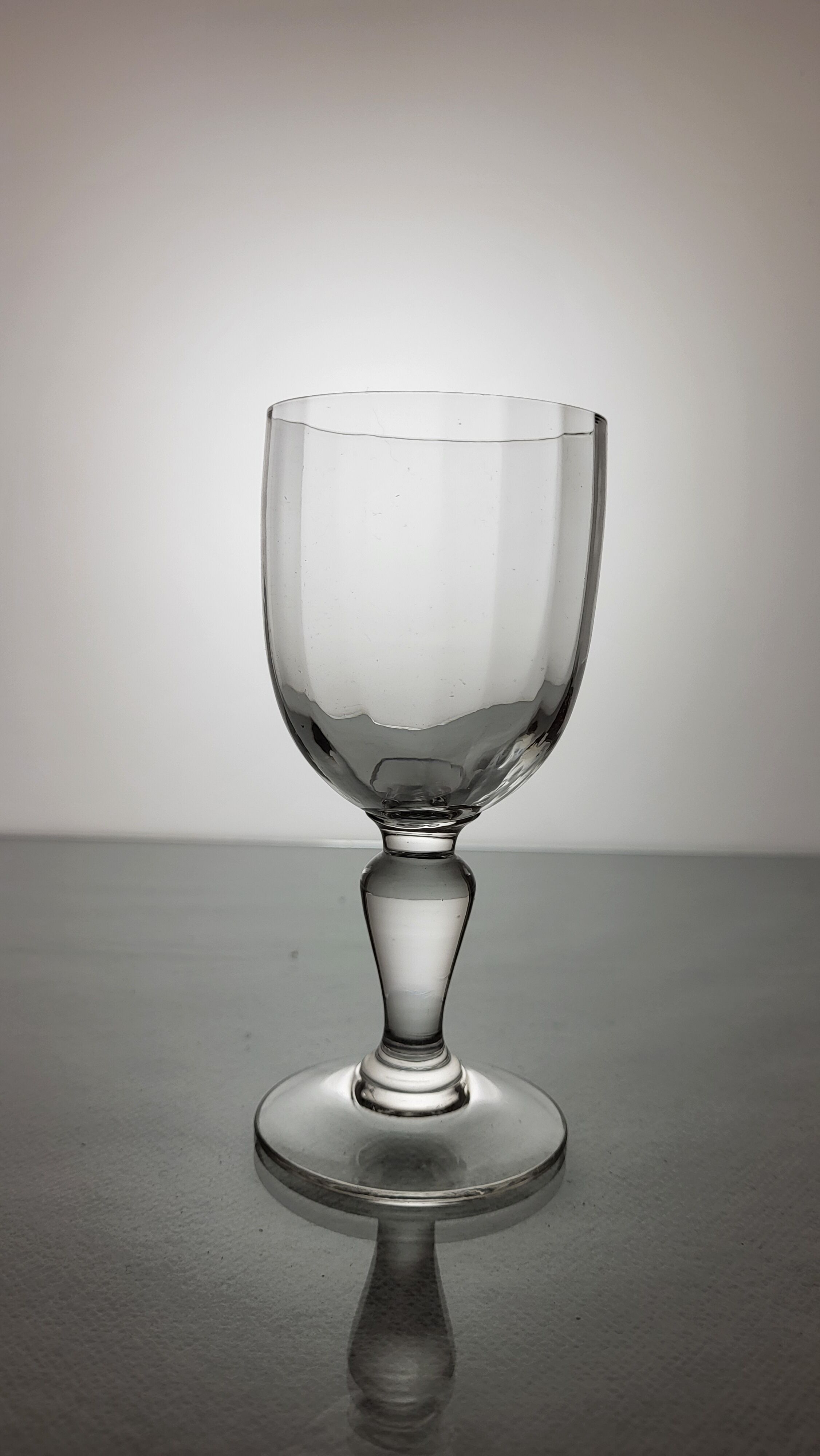 8 wine glasses Early twentieth century