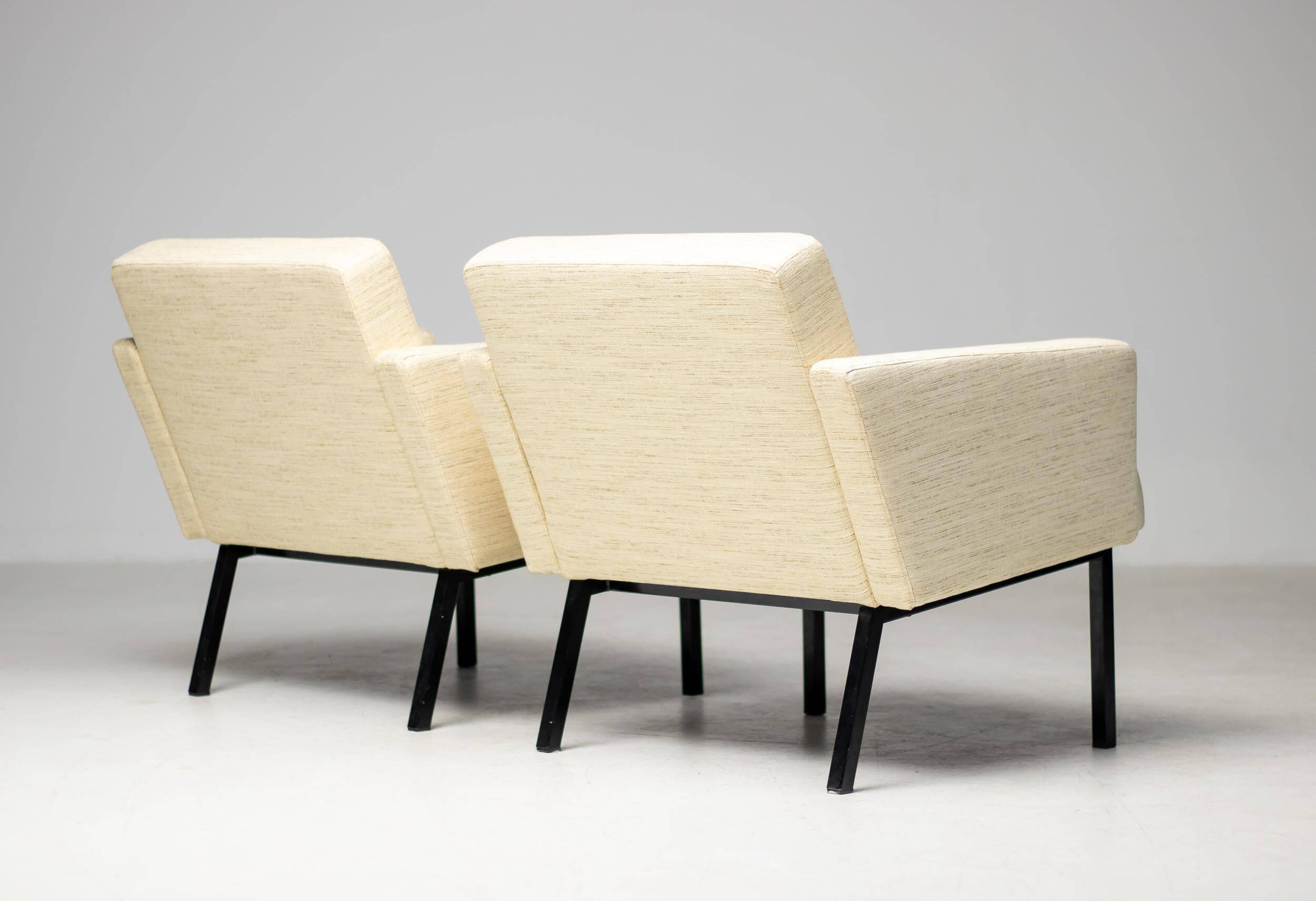 Pair of cream wool lounge chairs Martin Visser SZ48