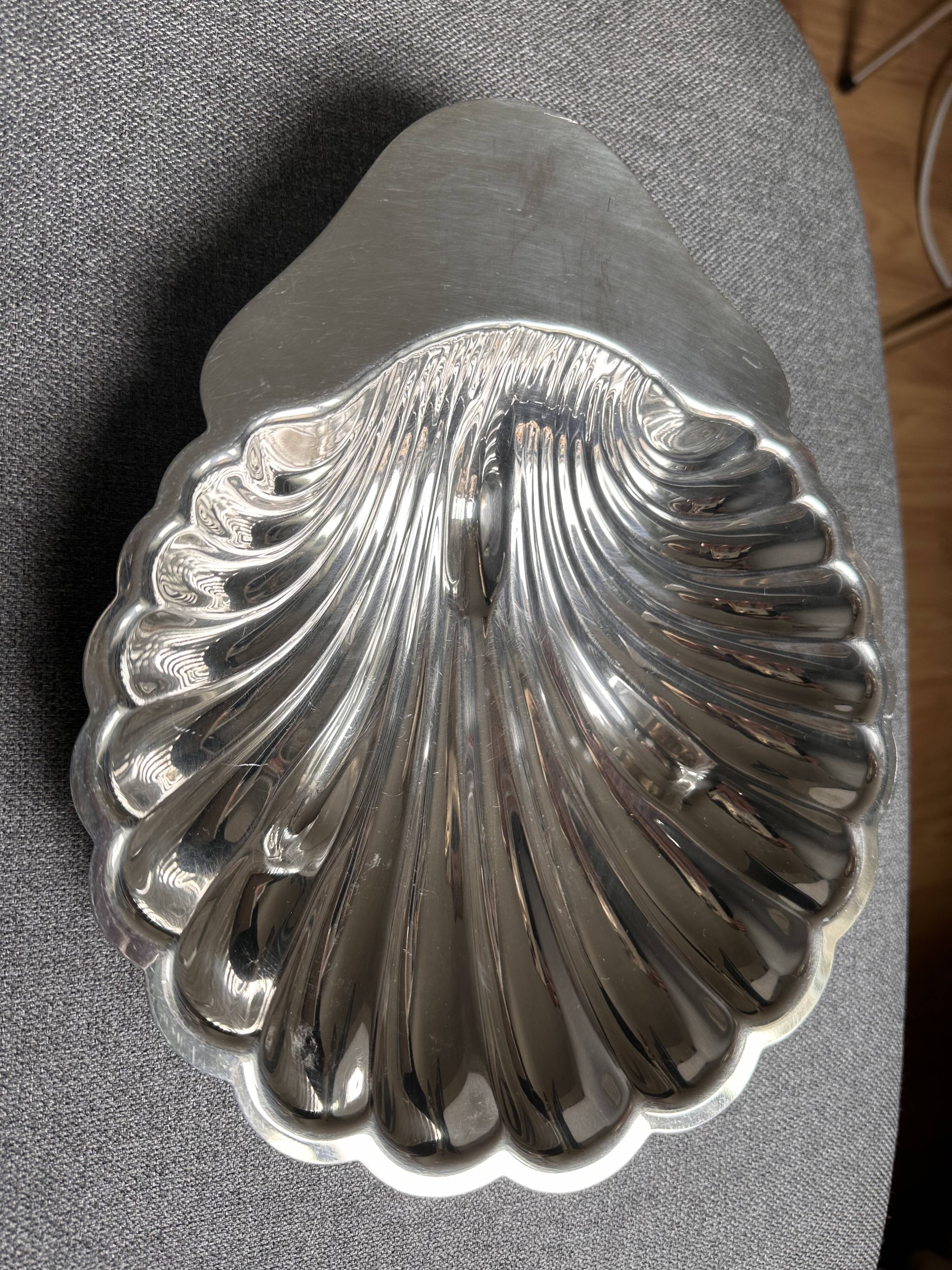 Large shell dish in silver metal Christofle Fleuron