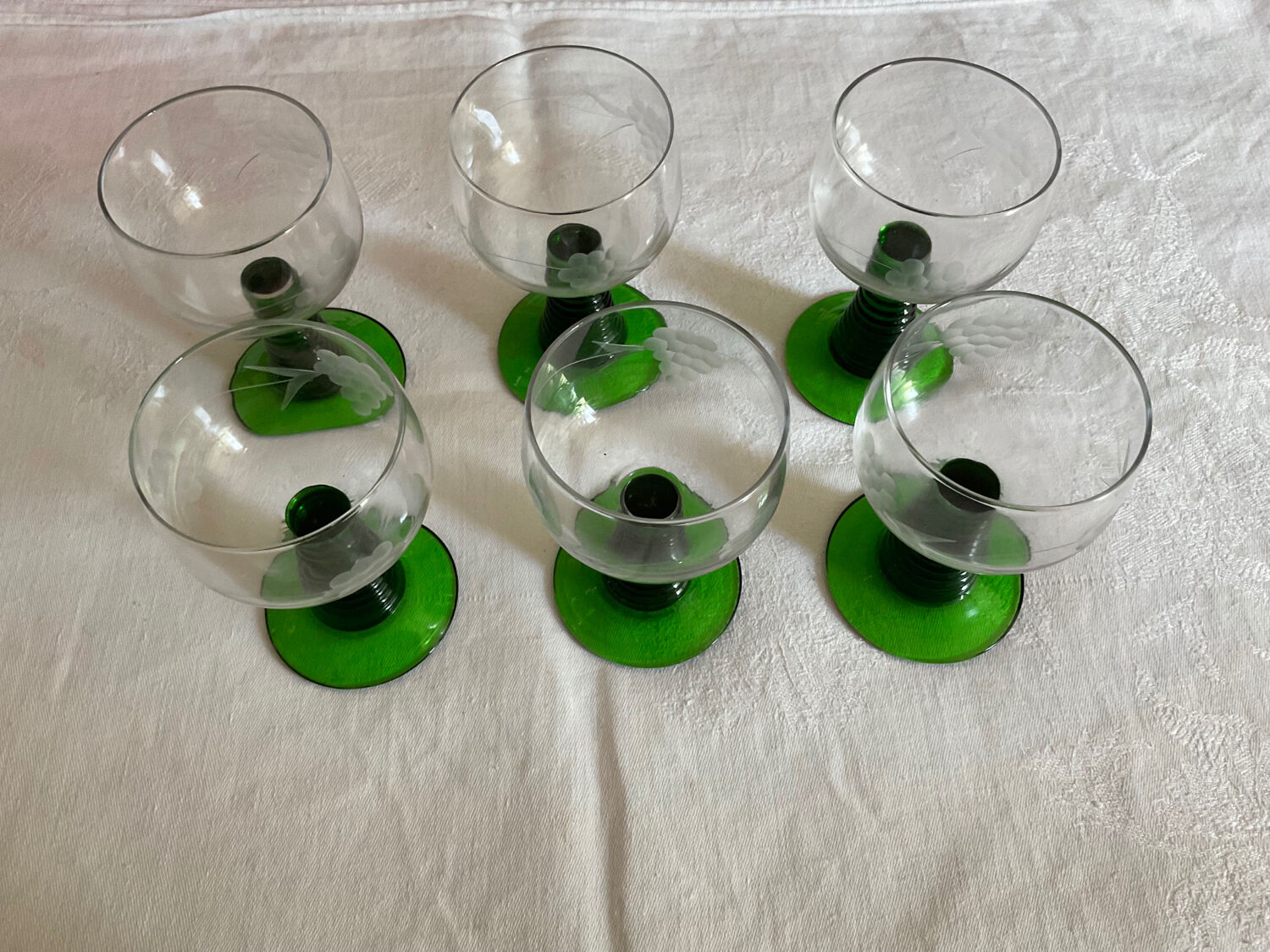 Set of 6 stemmed glasses