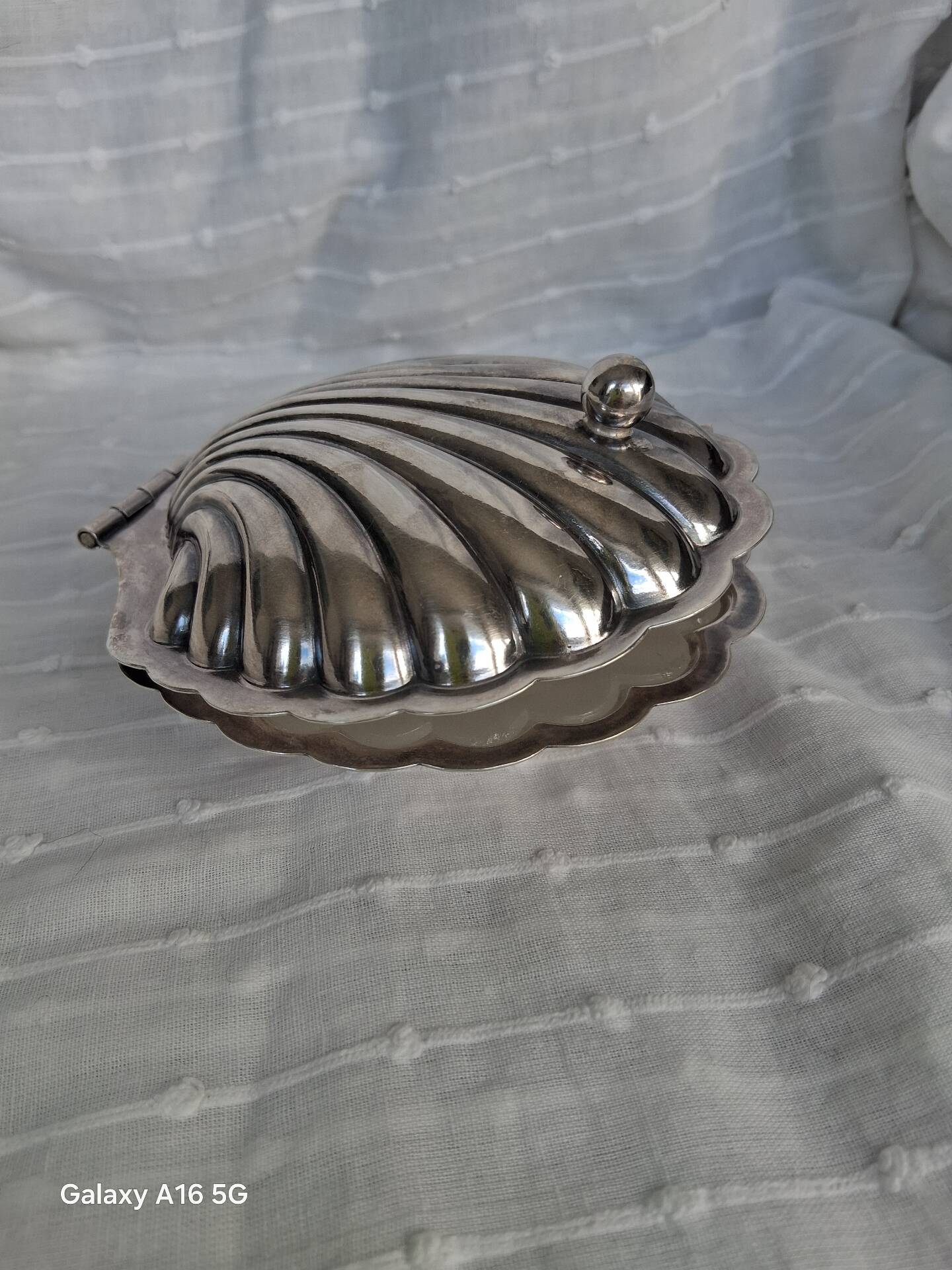 Old shell-shaped butter dish in silver-plated metal - trinket dish.