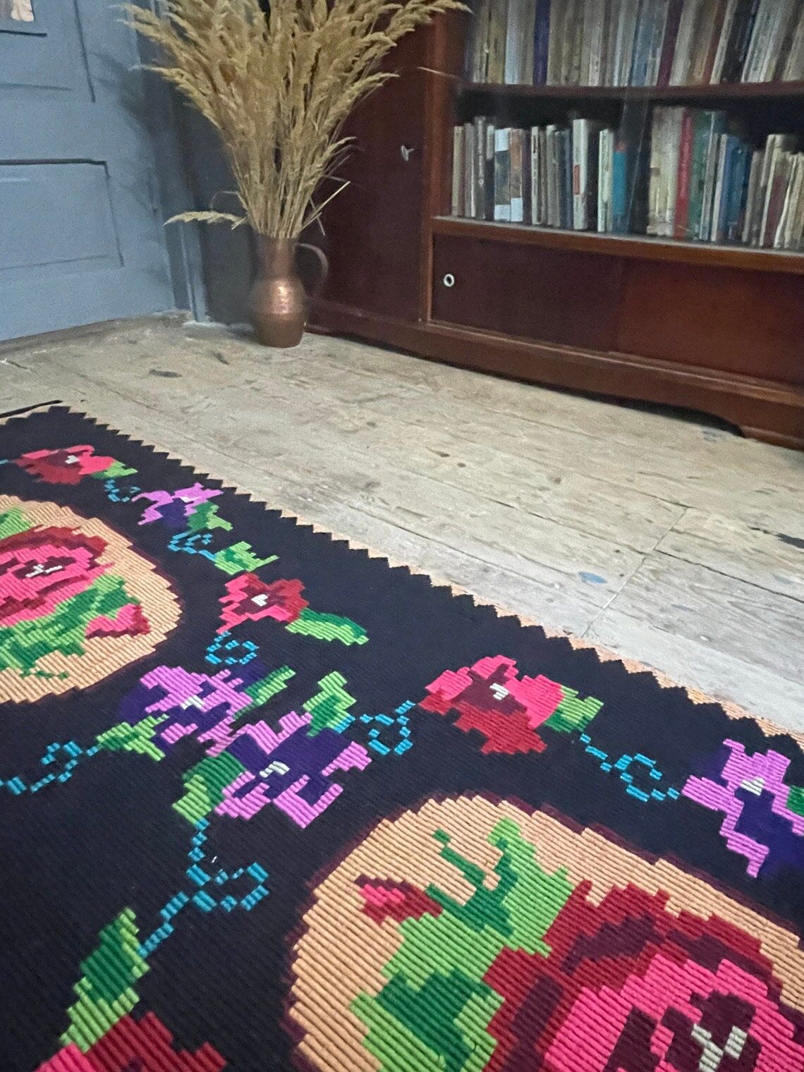 Hand-woven wool carpet black background with large roses 214x158cm