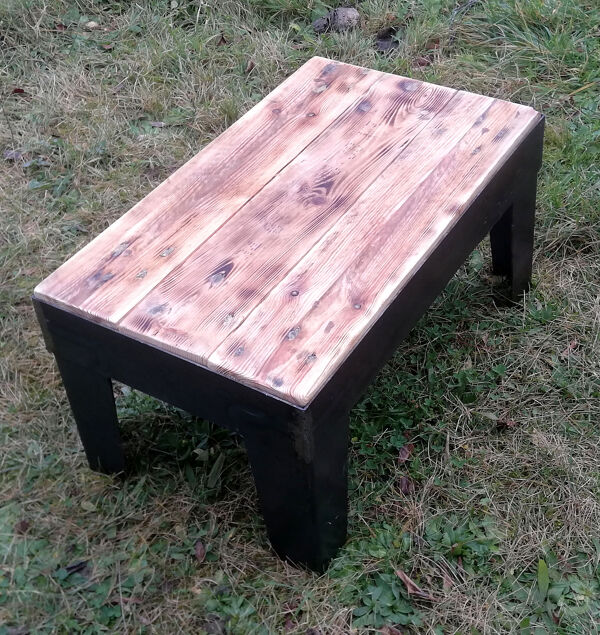 Table-basse industrielle en métal et bois