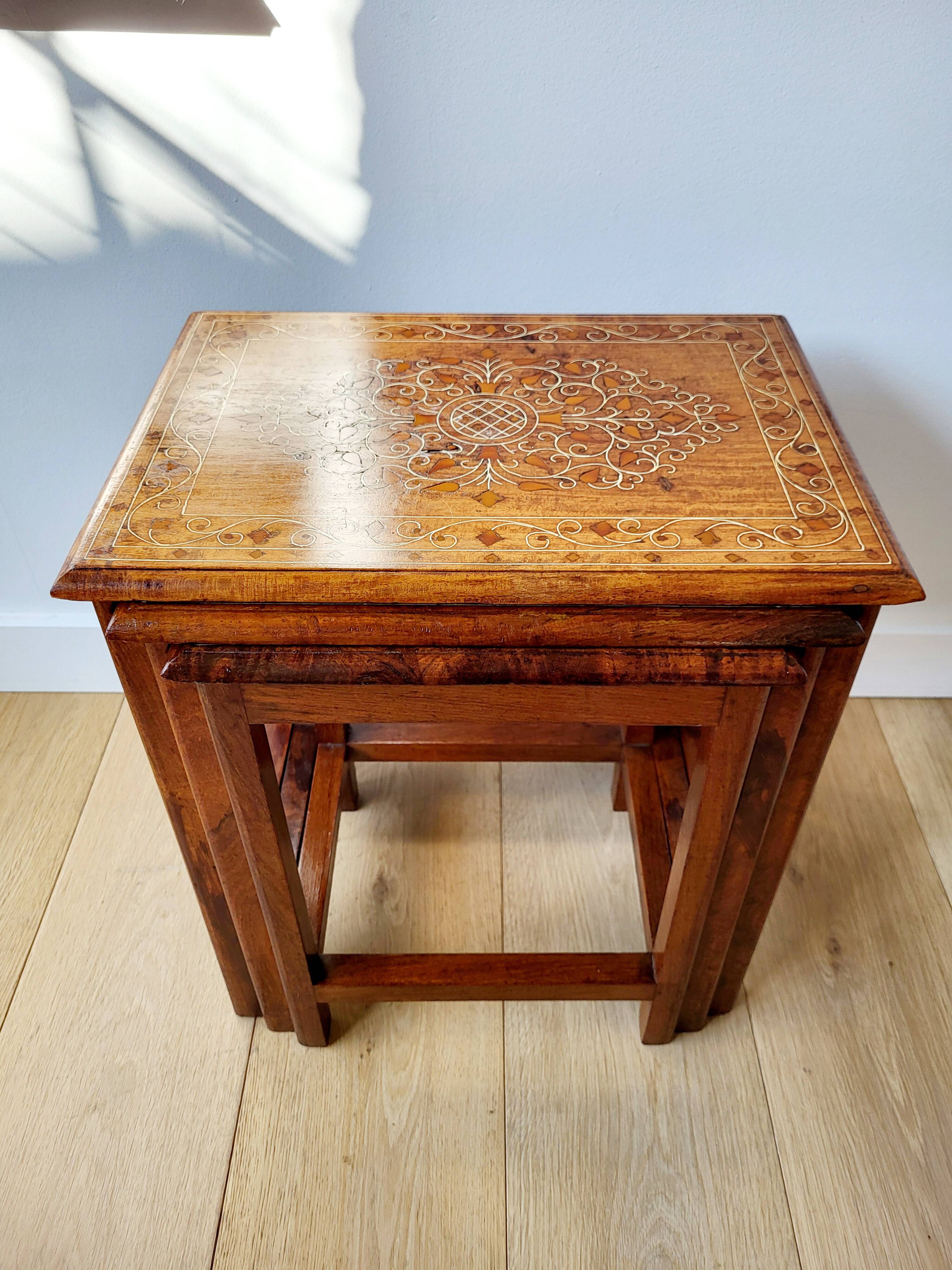 Ensemble de tables d'appoint ou tables gigognes vintage, 3 pièces, motif bois incrusté