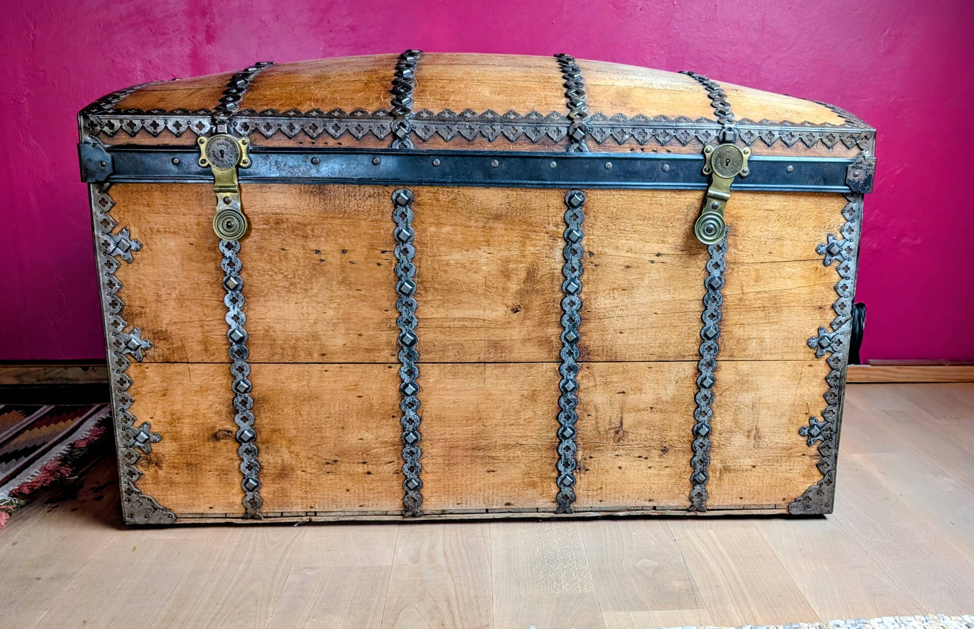 Grand coffre en bois 19ème bazar du voyage