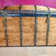 Grand coffre en bois 19ème bazar du voyage