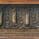 Antique coffre en bois sculpté avec motif végétal période renaissance