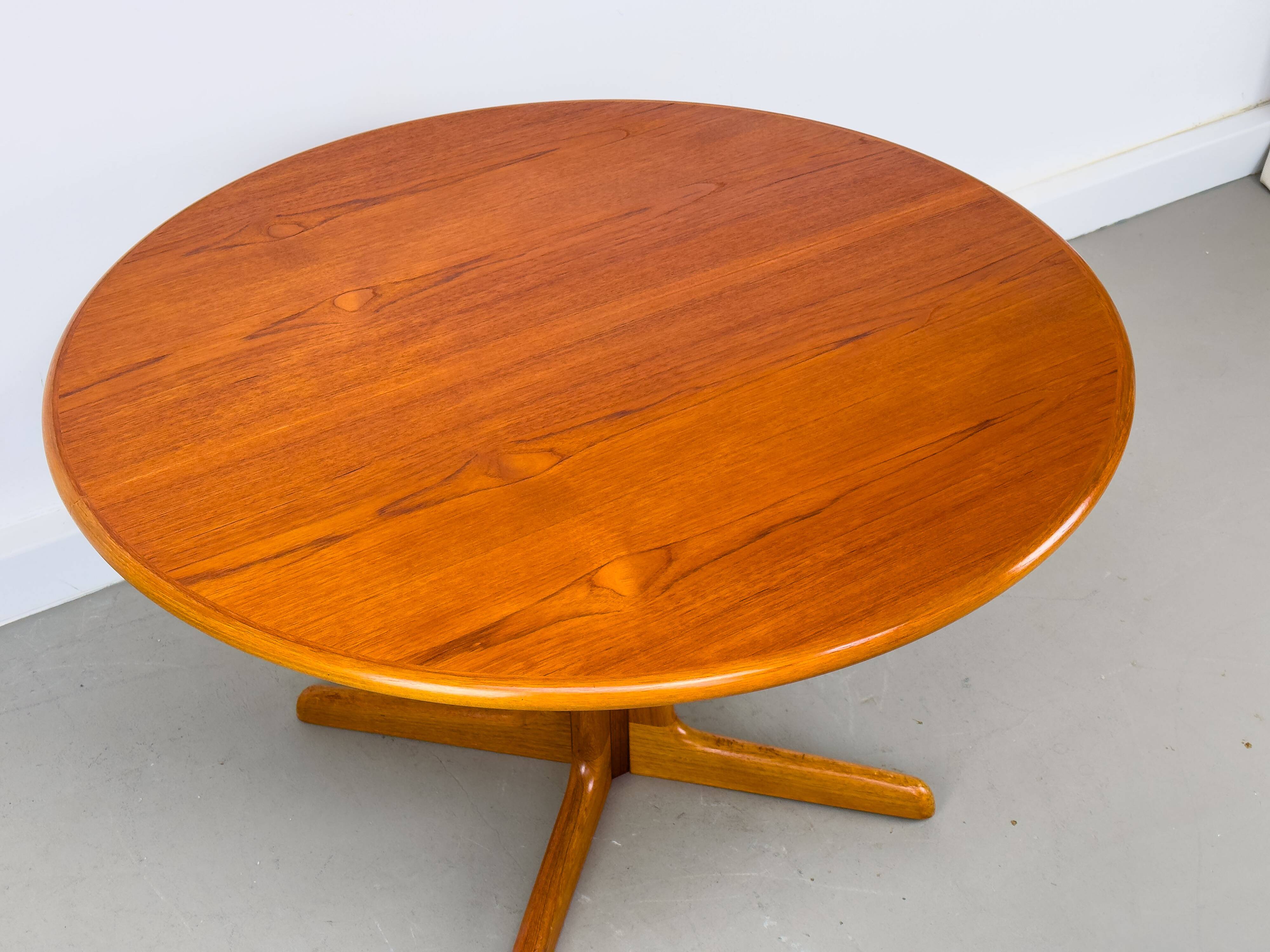 Danish Round Teak Dining Table with Extensions by Gudme Møbelfabrik, 1970s