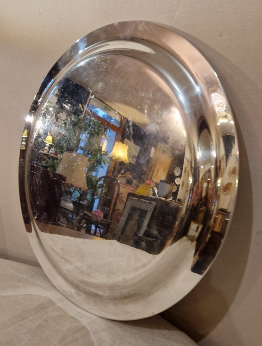 Round serving platter in silver-plated metal