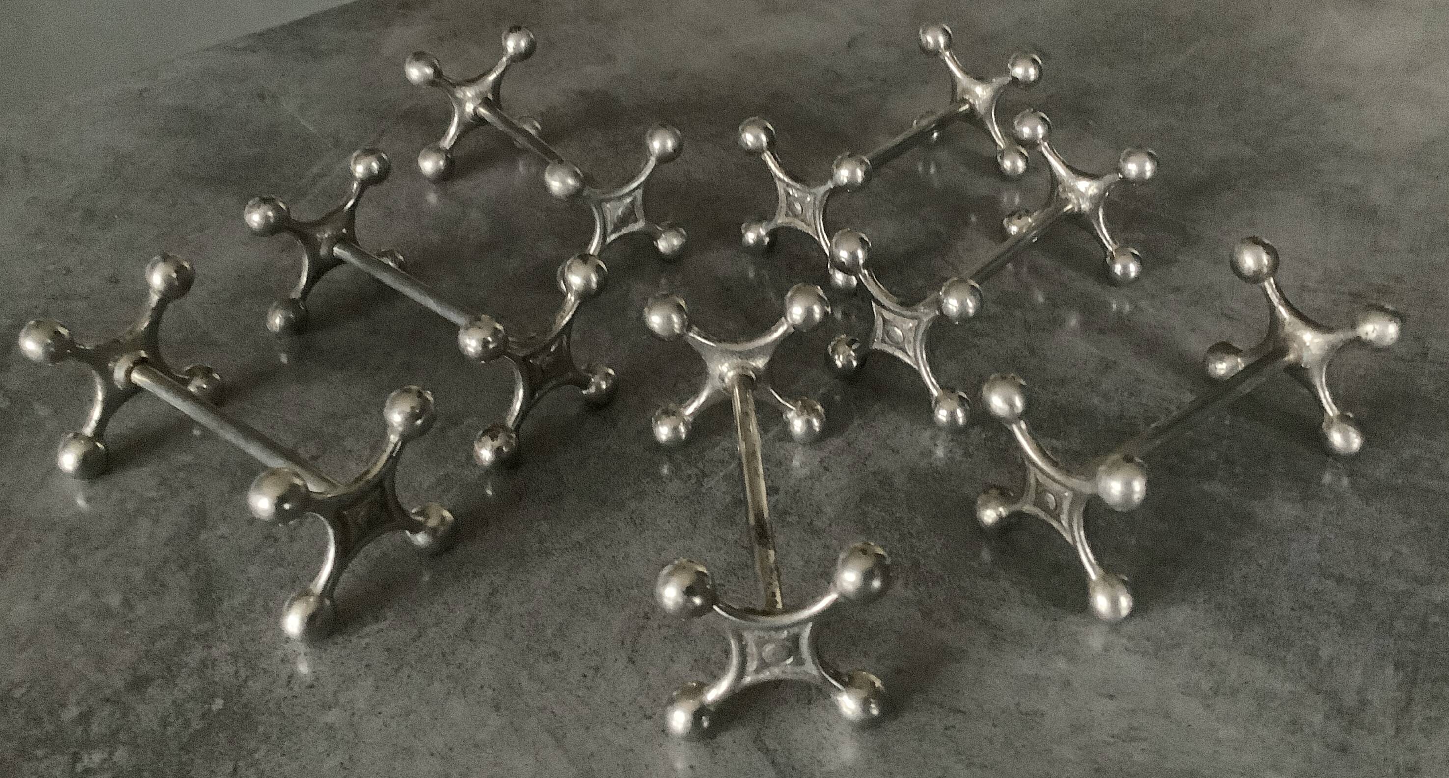 Set of 7 vintage knife rests in the shape of crosses in silver-plated metal.