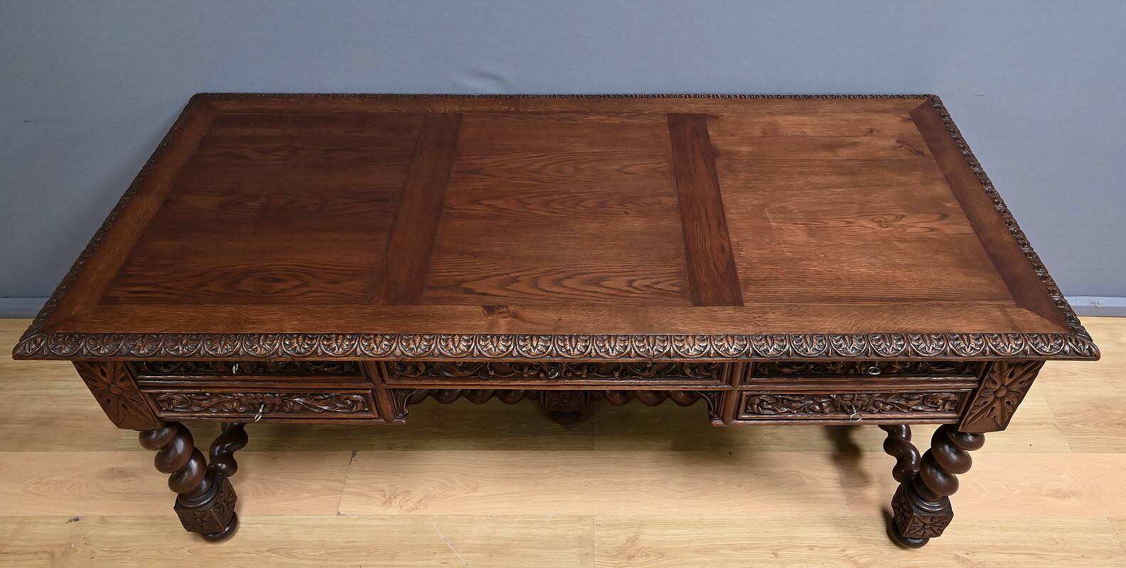 Oak desk, Neo-Gothic style – Late 19th century