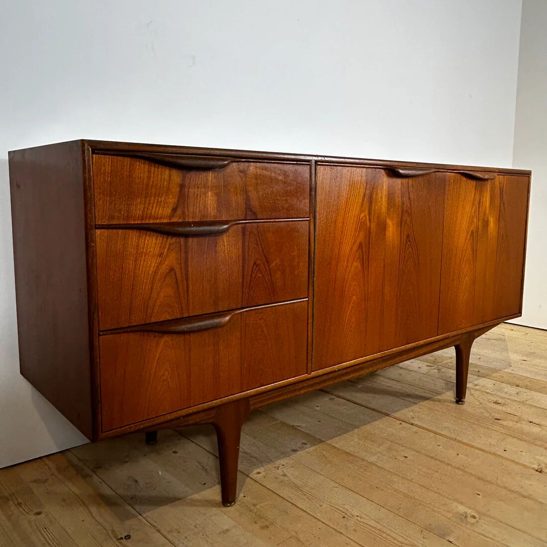 McIntosh buffet, 1960s