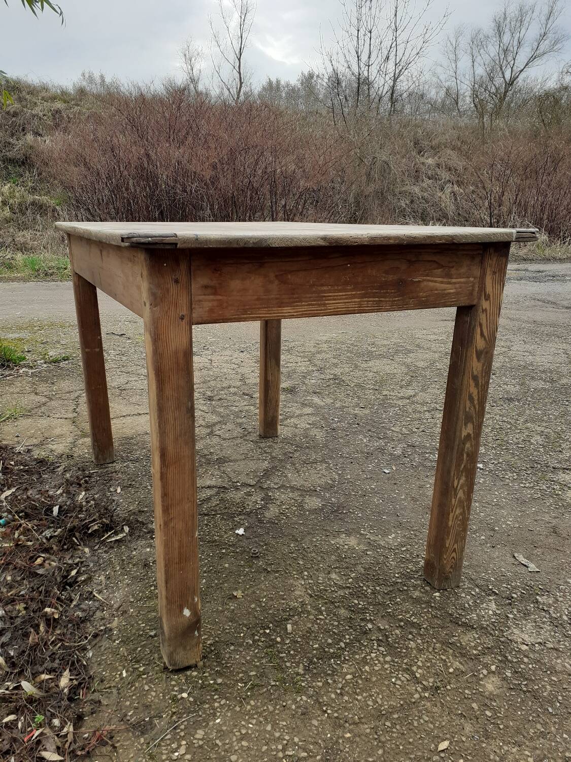 Farm table