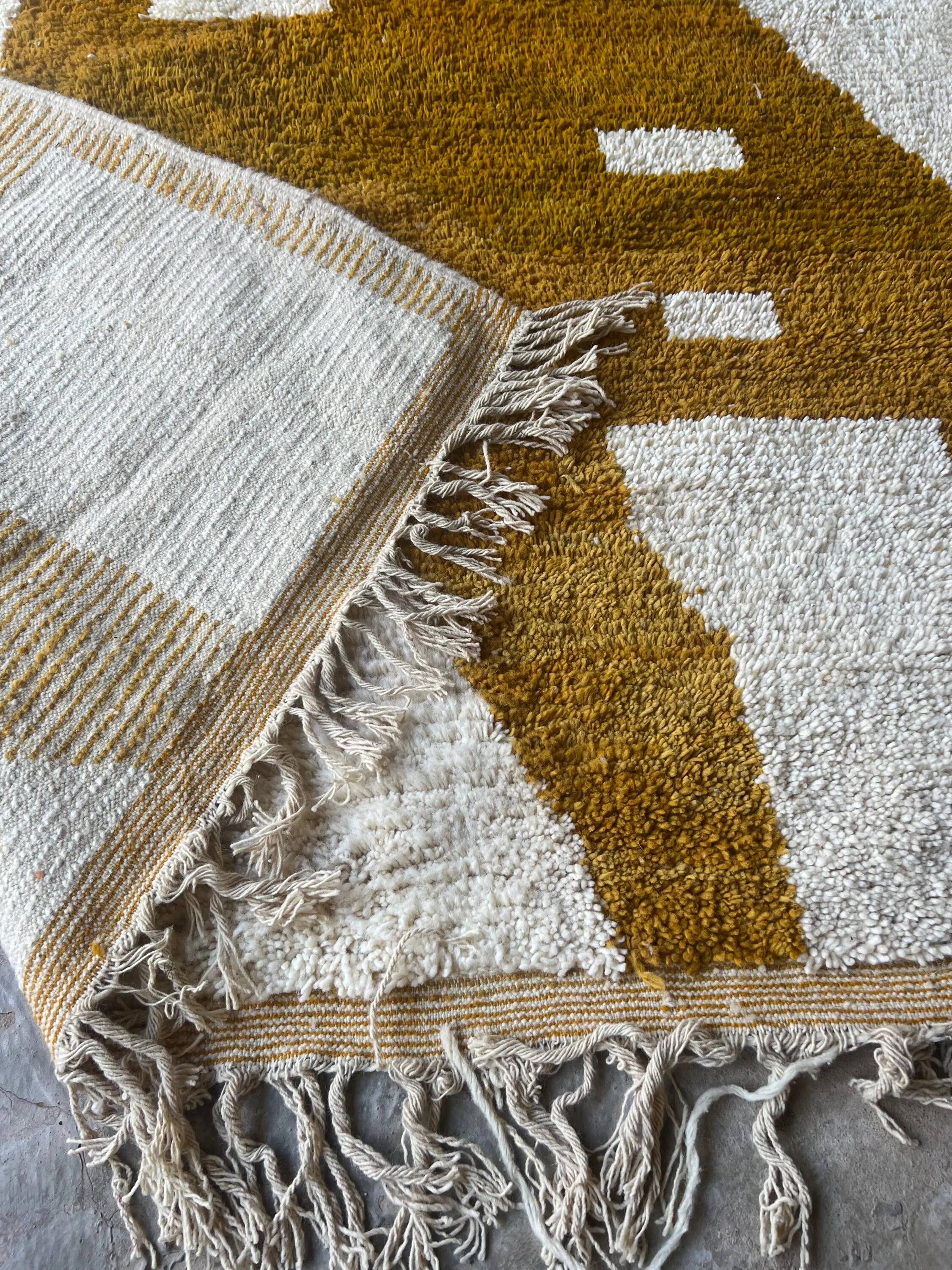 Moroccan wool rug handwoven 2.5x1.5 m