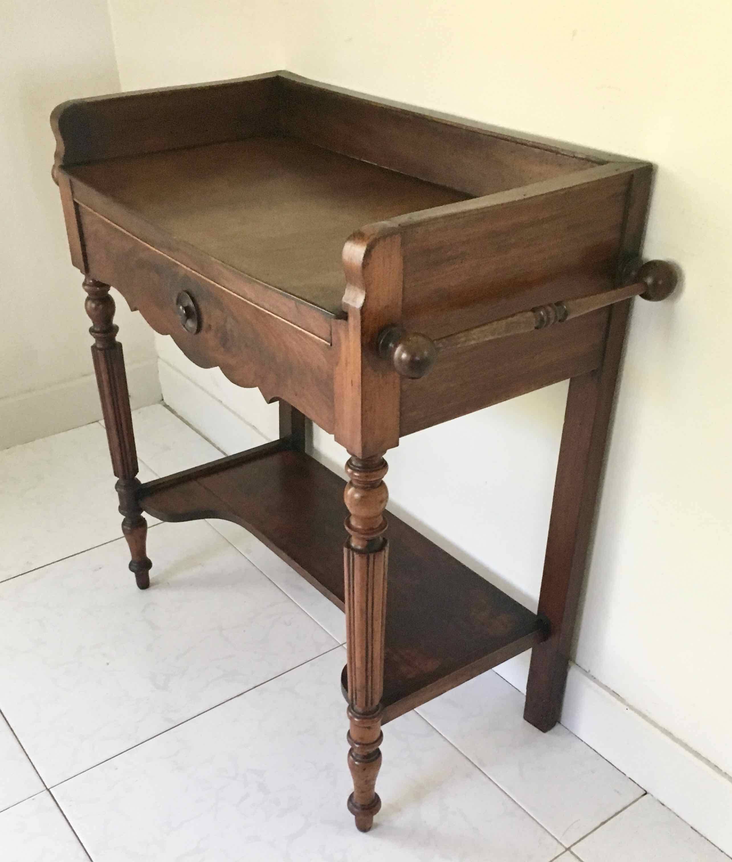 Table de toilette ou console