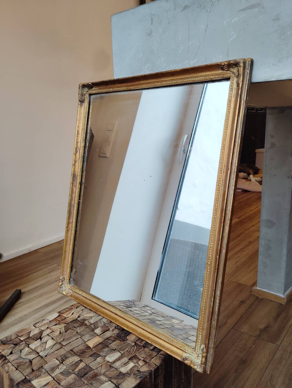 Miroir en bois, doré à la feuille d'or.